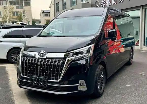 2026丰田海狮七座全隔断 超大空间配置豪华内饰