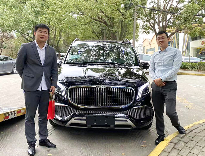 送车上门陈总喜提奔驰威霆七座商务