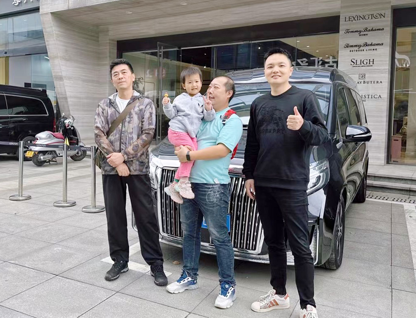 恭喜史总喜提奔驰V260L七座大