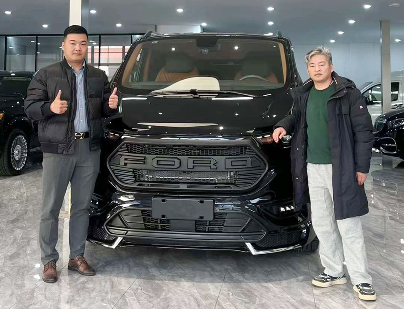 恭喜刘总喜提福特黑武士七座商务车