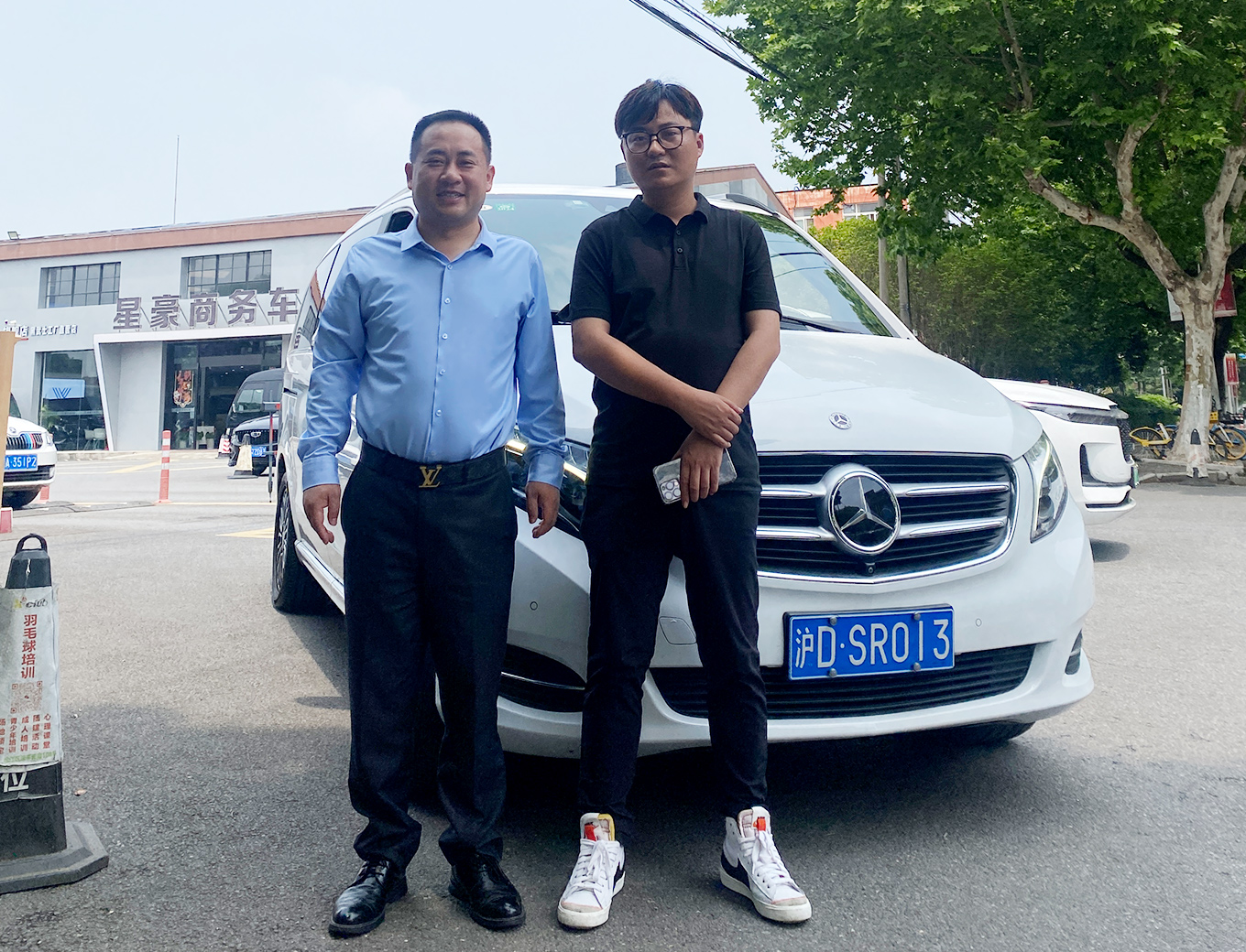 恭喜上海陈总喜提奔驰V260L改