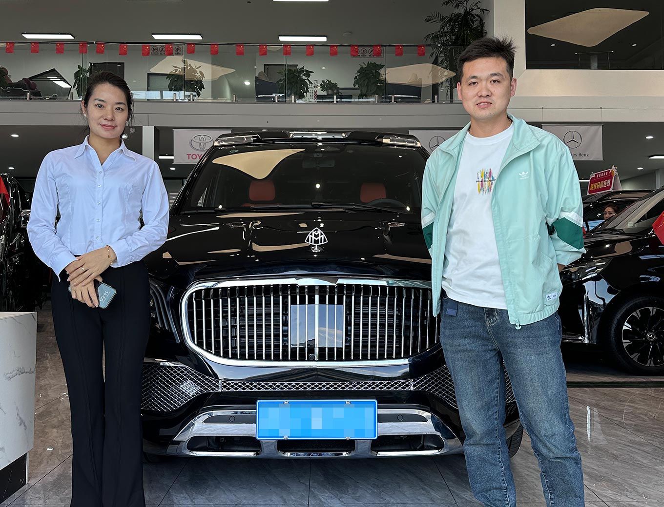 恭喜上海吕总喜提奔驰七座商务车