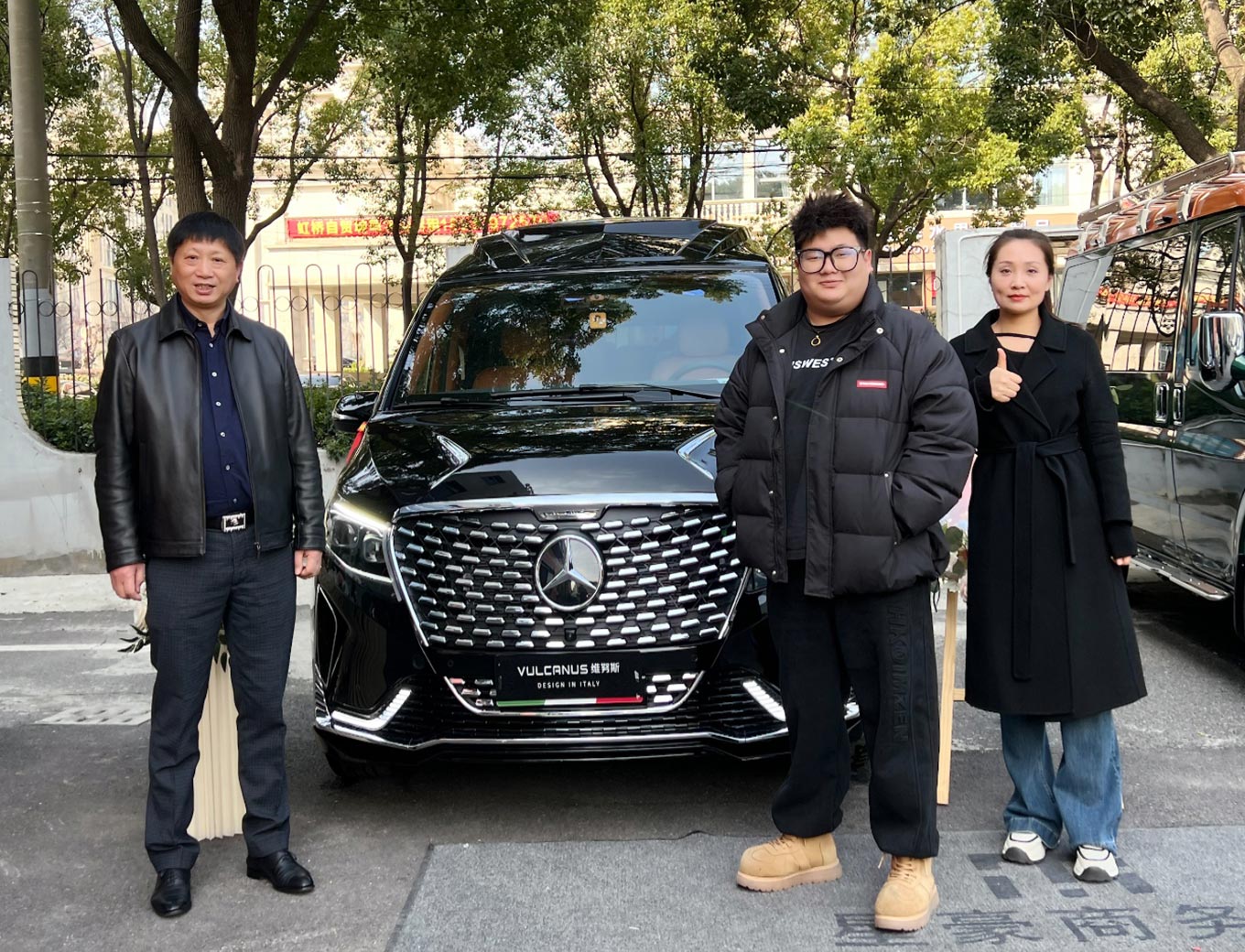 恭喜陈总喜提维努斯凌云听涛豪华七座商务车